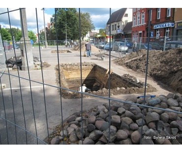 Rozpoczęły się badania archeologiczne na Placu Pokoju - rok 2011 - wspomnienia z Lęborka.